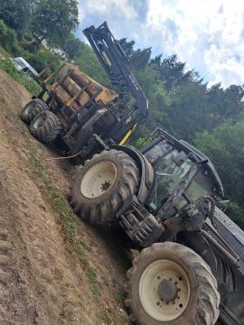 Tractor forestal VALTRA T193 |  Maquinaria forestal | Maquinaria de carpintería | KOMITrade s.r.o.